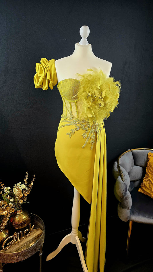 Einzigartiges Grünes Designer-Unikatkleid mit Spitze, Steinchen und Federn