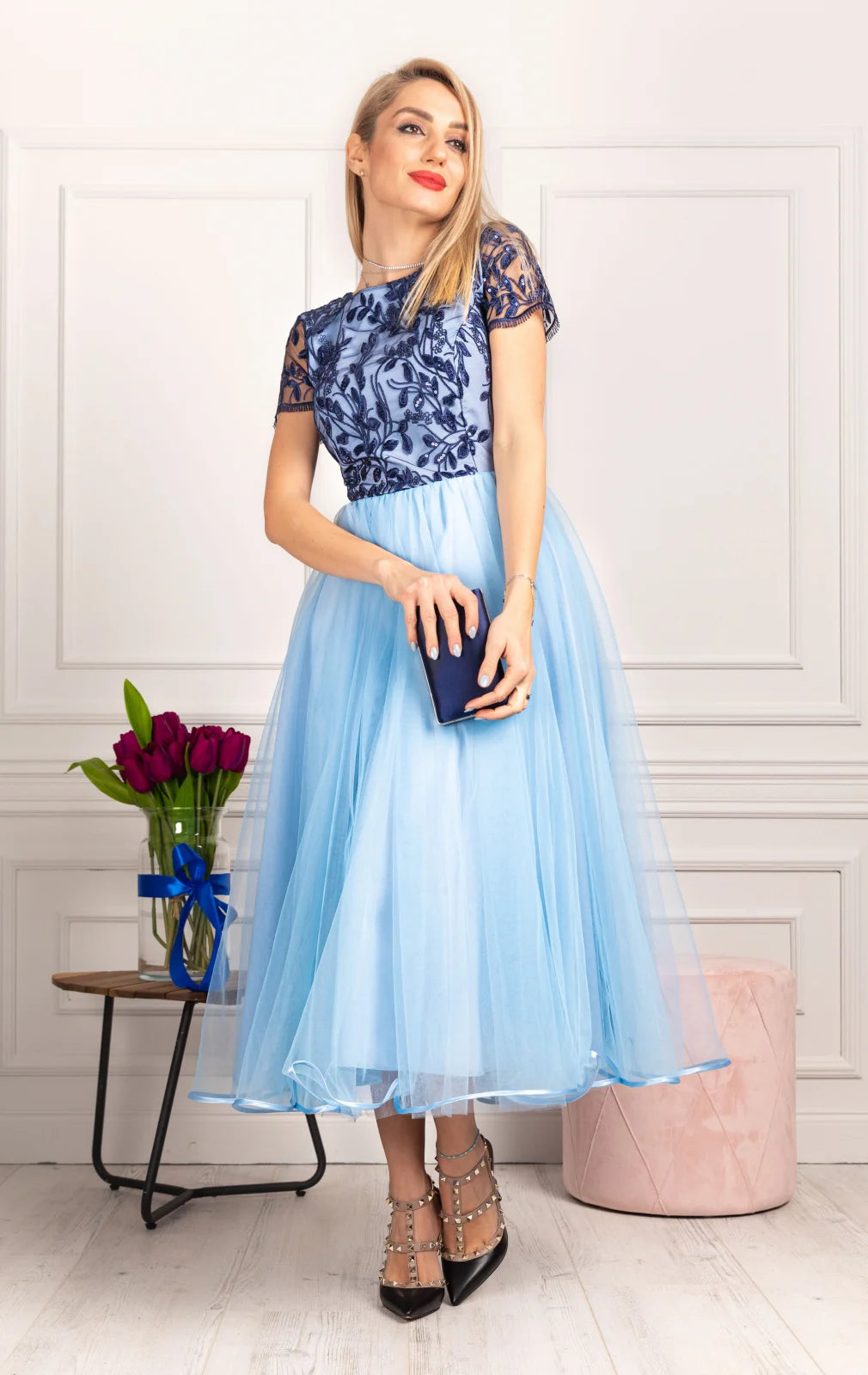 Himmelblaue Tüllträume Midi-Kleid