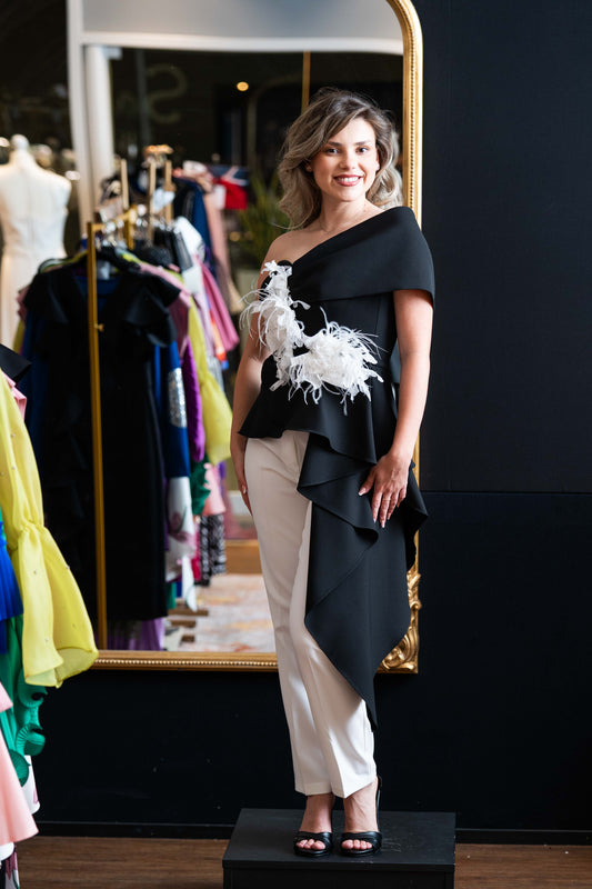 Eleganter Zweiteiler mit Asymmetrischer Bluse und Hose